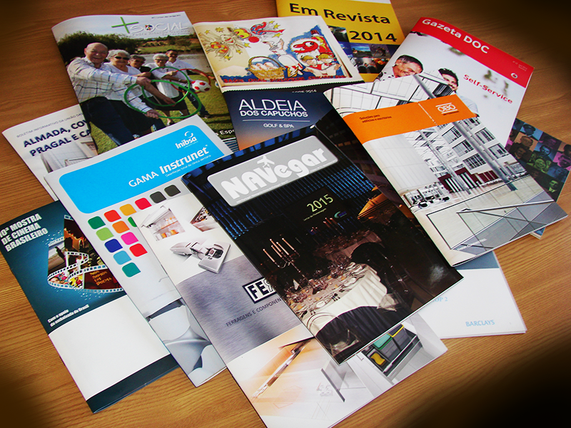 <b>A produção de 
						revistas e catálogos 	impõe a máxima qualidade na impressão, mas também nos obriga, 
						muitas vezes, a ajudar o Cliente no trabalho editorial. Em certos casos, encarregamo-nos  
						paginação e até do <em>design</em> gráfico.</b>